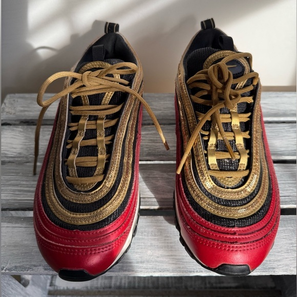 Nike Air Max • Gold sequin and red • Women’s size 7 - Picture 1 of 7